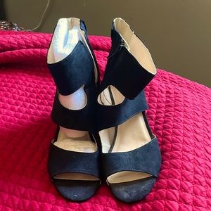 Size 10 black suede heels, new never been worn